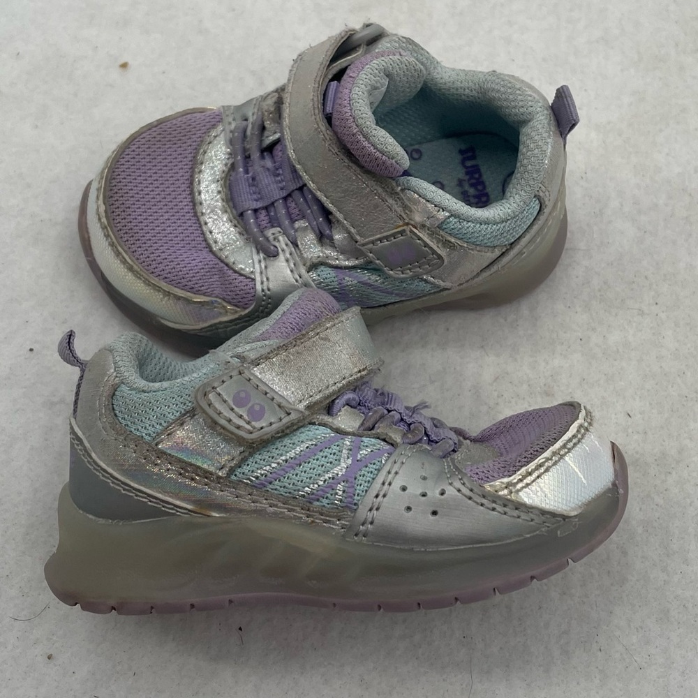 SURPRIZE BY STRIDERITE Girls Ardo Light Up Sneaker silver/purple size: 4